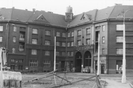 134) prostranství po zbořených domech naproti horní pivovarské bráně (foto Z. Šůcha)