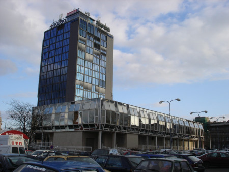 52) Výšková budova s restaurací Bohemie na Anglickém nábřeží 20. listopadu 2006